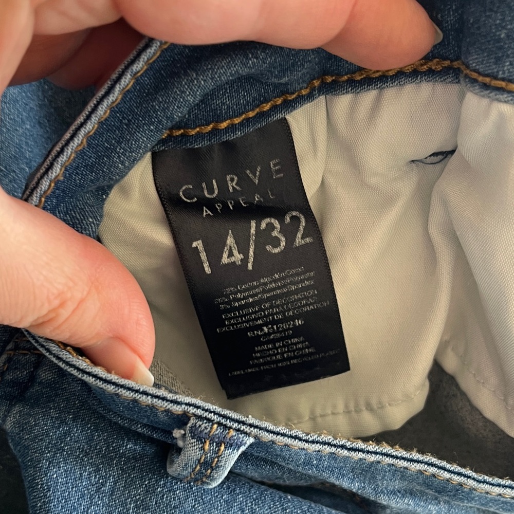 Curve Appeal Pair of Light & Medium Wash Blue Denim Jeans size 14 - Picture 3 of 14